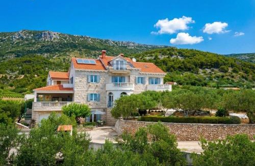 Bol Apartment | Villa Franka with swimming pool
