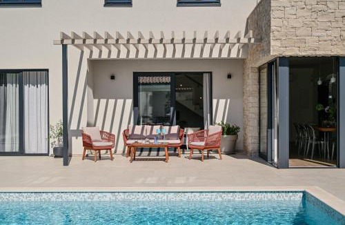 Kras Villa | Deluxe Villa Vonskari with Heated Pool and Complete Privacy