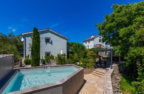 Nenadici Villa | Luxury Jerini Barn