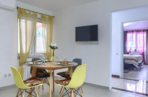 Pjescana Uvala Apartment | Apartment Villa Canaria 1 by Interhome