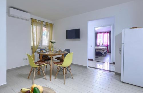 Pjescana Uvala Apartment | Apartment Villa Canaria 1 by Interhome