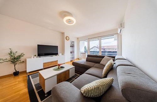 Velika Gorica Apartment | Zagreb 212 - Airport - 1 Bedroom - Balcony - New - Apartment - Loggia - Flexible Keybox Entry - Modern - Monthly Rent - WiFi