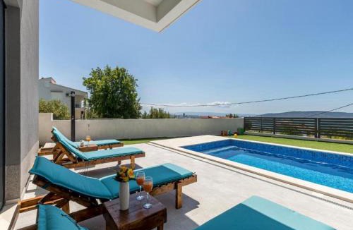 Kastel Sucurac Villa | Luxury Villa La nonna Ana - heated pool, sea view, near Split