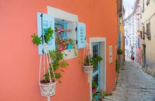 Nedescina House | Villa Kristina Family Retreat with Pool - Happy Rentals