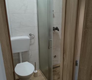 Vinkovci House | Sobe Magnolija, samostalni ulaz, slobodan parking