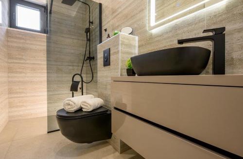 Dicmo Villa | Decimum - Private Luxury Villa with Heated Pool & Spa near Split