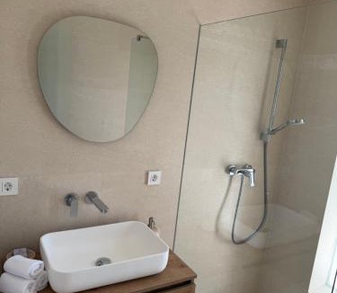 Marusici Apartment | Villa Čapula - Modern Apartment with Sea View and Parking, Marušići