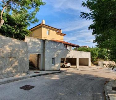 Pag House | Villa Dora - Mediterranean family house for 9 with private garden, BBQ, sea view and private parking for 4 cars