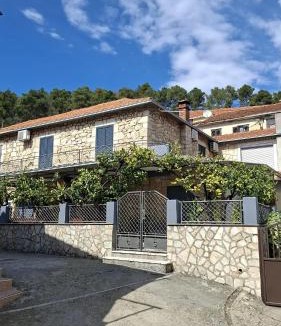 Vrisnik House | Holiday Home Leonida