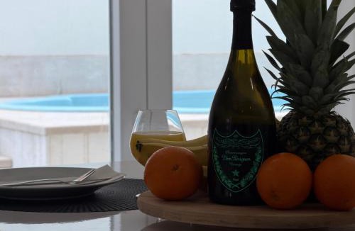 Vranjic Apartment | Luxury Oasis With Private Pool & Parking
