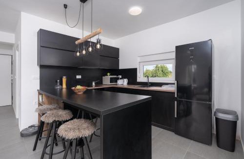 Povljana Apartment | Premium Apartment Obatnice with Pool