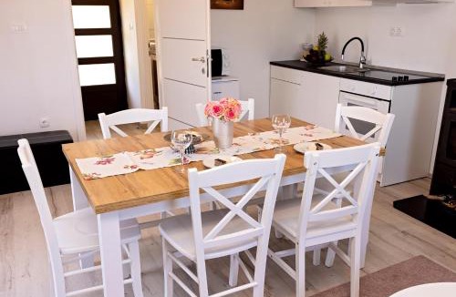 Velika Gorica House | Kuća za odmor Holiday spa House Kostanjevec- Oaza mira ,bazen i spa