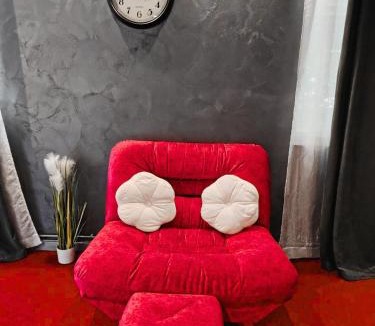 Koprivnica Apartment | Skitnica Red door