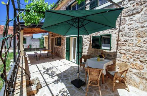 Obrovac House | Holiday Home Zaton with Pool near River Canyon
