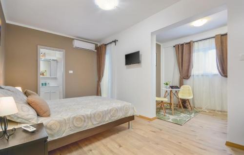 Tinjan Villa | Villa Martin - Fenced Yard, Stone BBQ & Pavilion - Village Centre