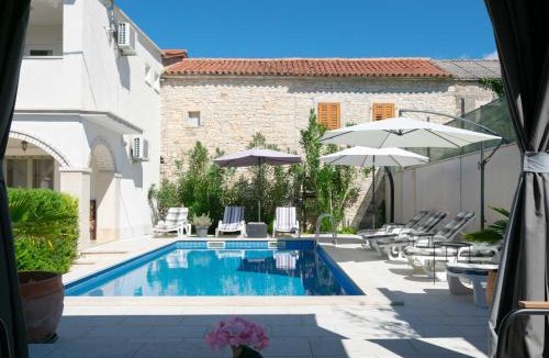Tinjan Villa | Villa Martin - Fenced Yard, Stone BBQ & Pavilion - Village Centre