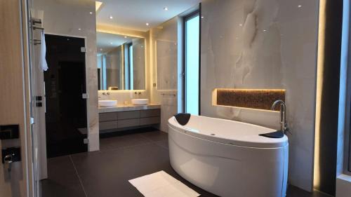 Palm Jumeirah Villa | Signature Palm Villa Frond D 6BDR Private Pool