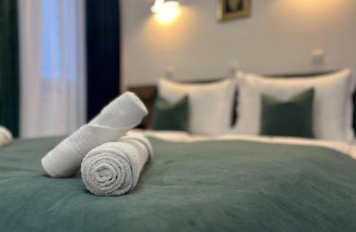 Nasice Hotel | La Luna Premium Deluxe Apartment with Pool & Jacuzzi, Bikes and Secured Parking