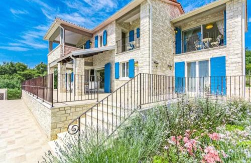 Strpacici Villa | Villa Sterpazzi near Poreč with heated private pool, sea view, jacuzzi and sauna