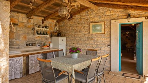 Vosteni Villa | Rustic villa Janko with pool in Sveti Lovrec