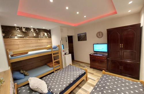 Pale Apartment | ManasR