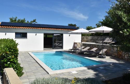 Pinezici House | Villa Diny with Pool