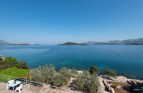 Putnikovic Apartment | Apartments by the sea Cove Pjestata, Peljesac - 12381