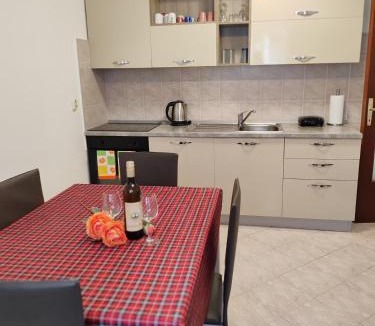 Mihotici Apartment | Apartment Eni
