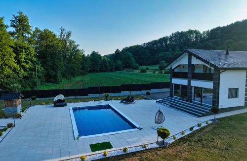 Tuzla Canton Villa | Villa La Casa Del Sol