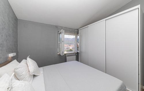 Stobrec Apartment | Lovely Apartment In Stobrec With House Sea View