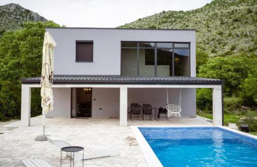 Zavala Villa | Villa Aurea