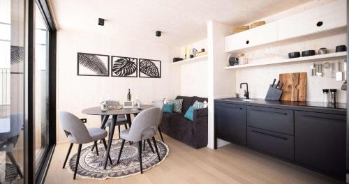 Privlaka House | Villa Luna Mare Ferienhaus mit Terrasse & Poolnähe, direkt am Meer