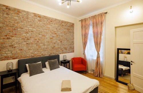 Old City Apartment | Chic Apartment in Historical City Center
