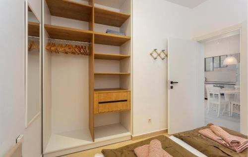 Njivice House | Beautiful Home In Njivice