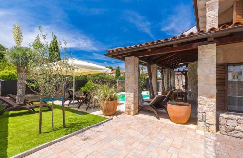 Porat Villa | Villa Fina