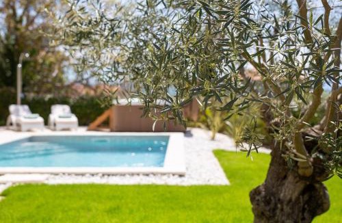 Vrh House | Villa Luca with pool and jacuzzi