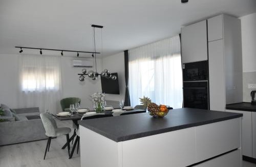 Podstrana Apartment | Blue Sunset, Apartment with Pool,Terace & Stunning Views