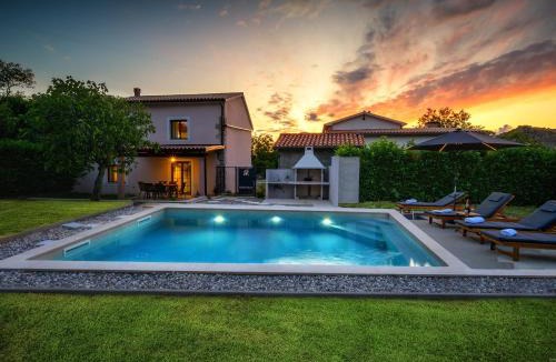 Gornja Nugla Villa | Casa Milena - Holiday Stone House with Pool