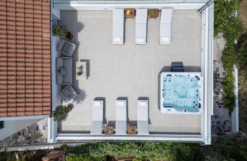 Seget Vranjica Apartment | Villa Rozana - Beachfront Wellness Retreat