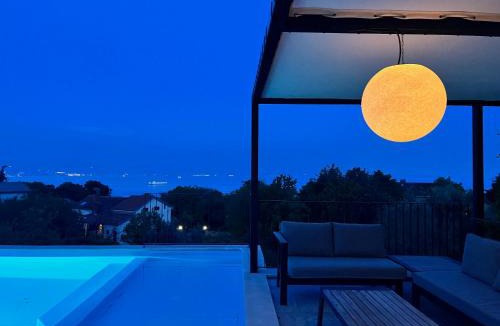 Poljane Apartment | Luxury Apartment St Hedonist with Pool and Garden