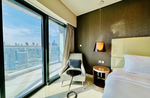Business Bay Apartment | Luxe 3BR , Paramount by DAMAC, Excellent Pool