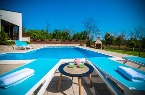 Trn Villa | Villa Tia