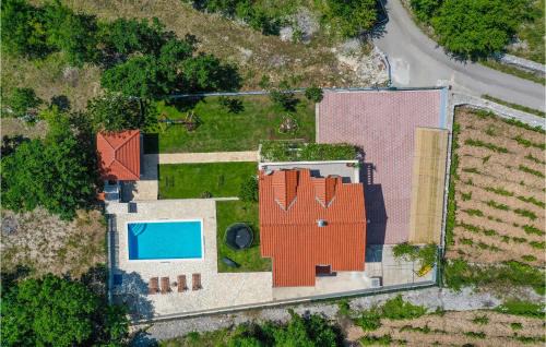 Central Dalmatia House | Awesome Home In Blato Na Cetini