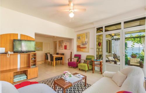 Mimice House | Holiday Home Mimice 21 With Outdoor Swimmingpool