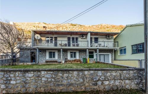 Veljun Primorski Apartment | 2 Bedroom Gorgeous Apartment In Knezica