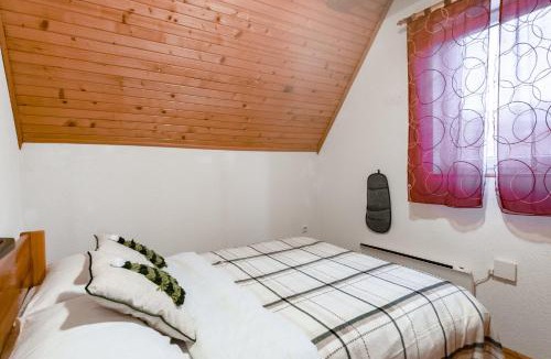 Canton 10 House | Villa Ela
