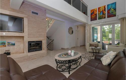 Zagvozd House | Amazing Home In Zagvozd