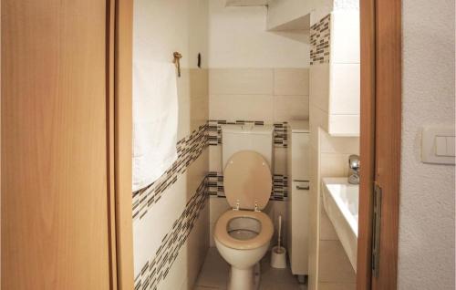Donje Selo House | Stunning Home In Donje Selo