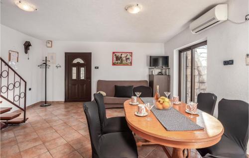 Cesarica House | 3 Bedroom Awesome Home In Cesarica