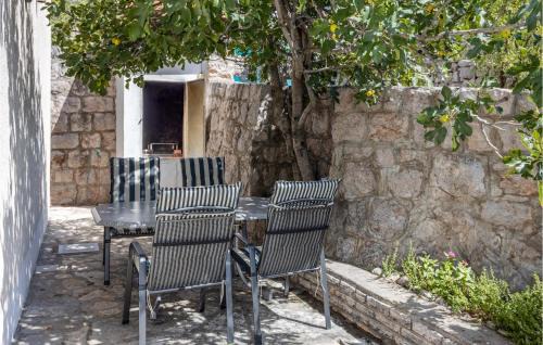 Karlobag House | Stunning Home In Karlobag With Wifi
